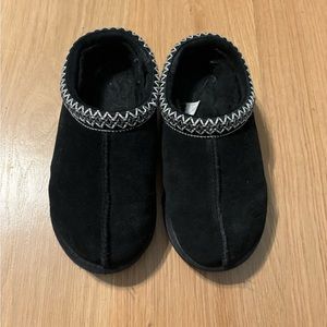 Black UGG tasman slippers size 7.